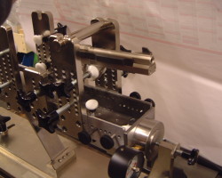 Sportpistole eingespannt in Einschie�bock f�r Munitionstest